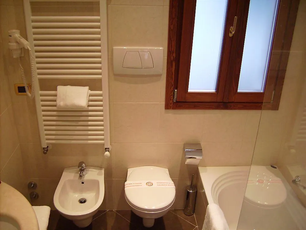 Hotel Hesperia Venise 3*,