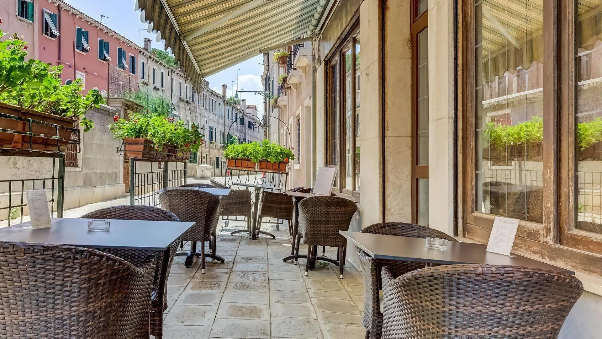 Hotel Hesperia Veneza 3*,