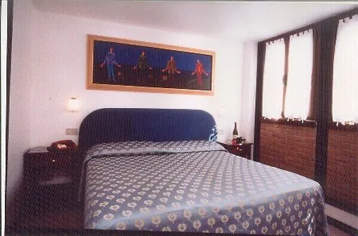 ונציה Hotel Hesperia 3*,