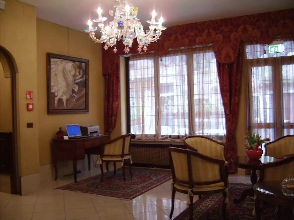 ונציה Hotel Hesperia 3*,